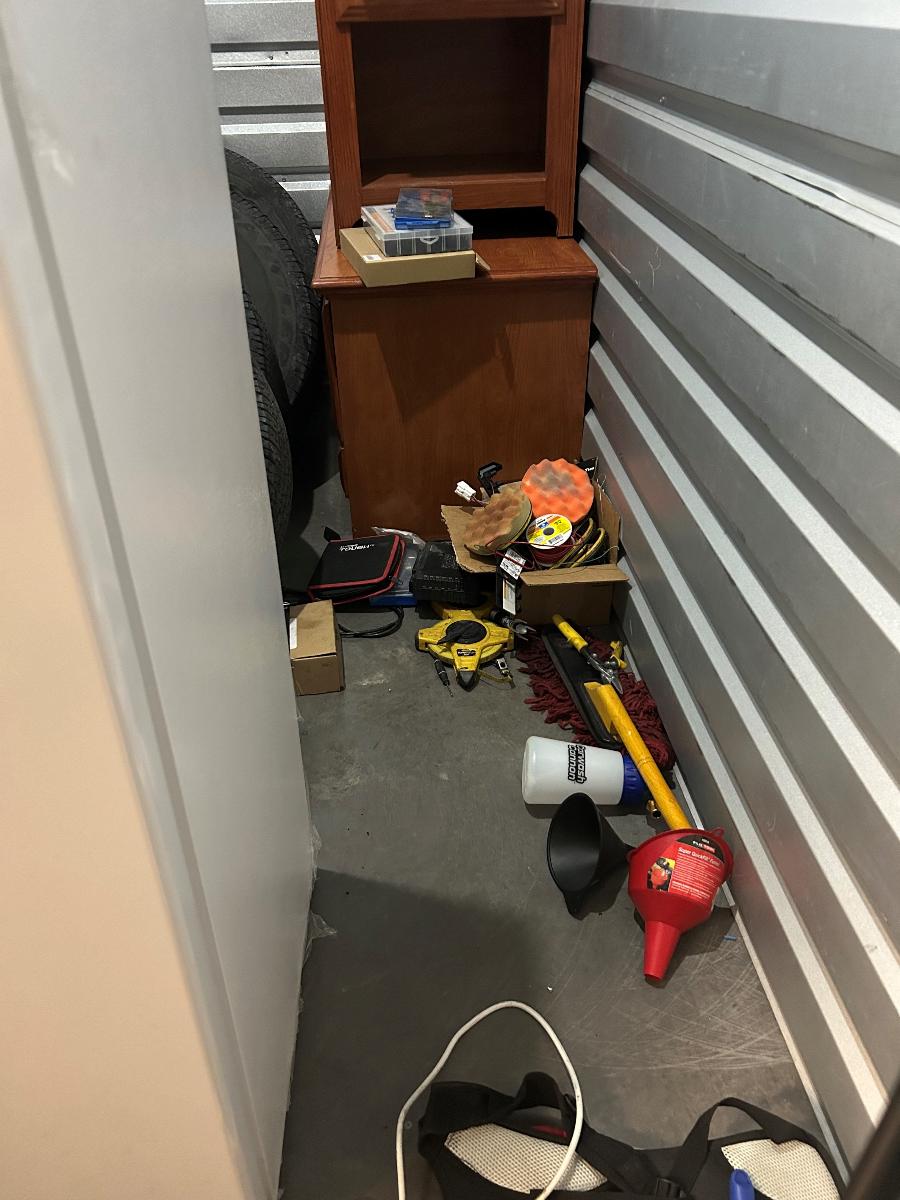 Live Online Storage Auctions in Select... Self Storage Auction