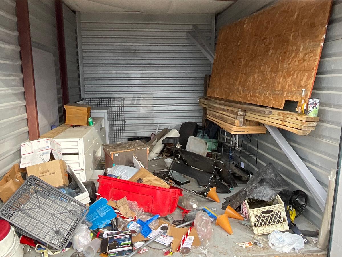 Live Online Storage Auctions in Select... Self Storage Auction