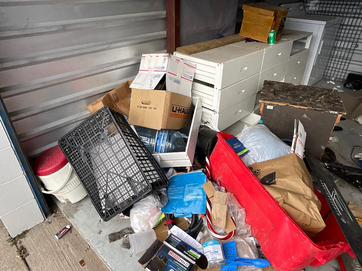 Live Online Storage Auctions in Select... Self Storage Auction