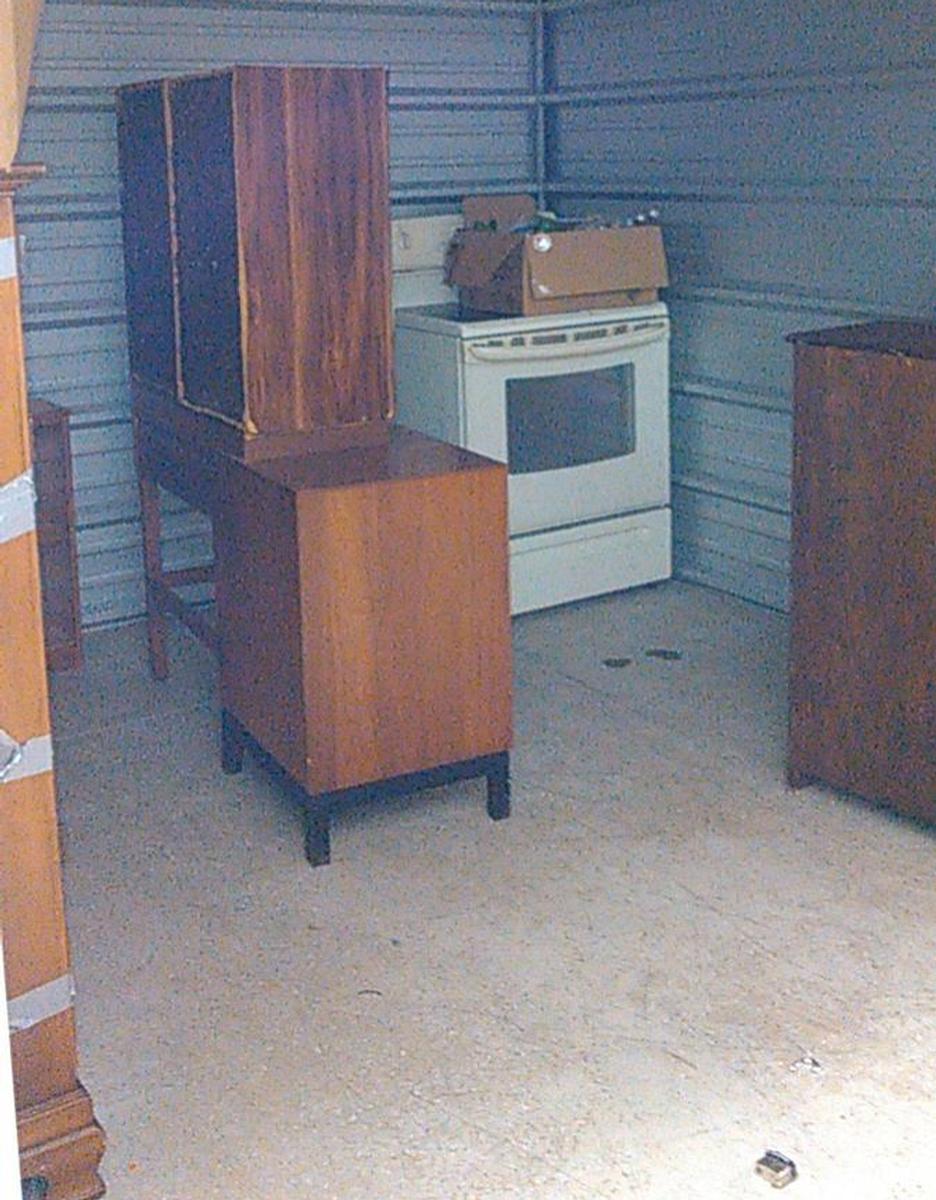 Greenville  Self Storage Auction #65023 - Image appliances,boxes,electronics,furniture,toys, baby items, games