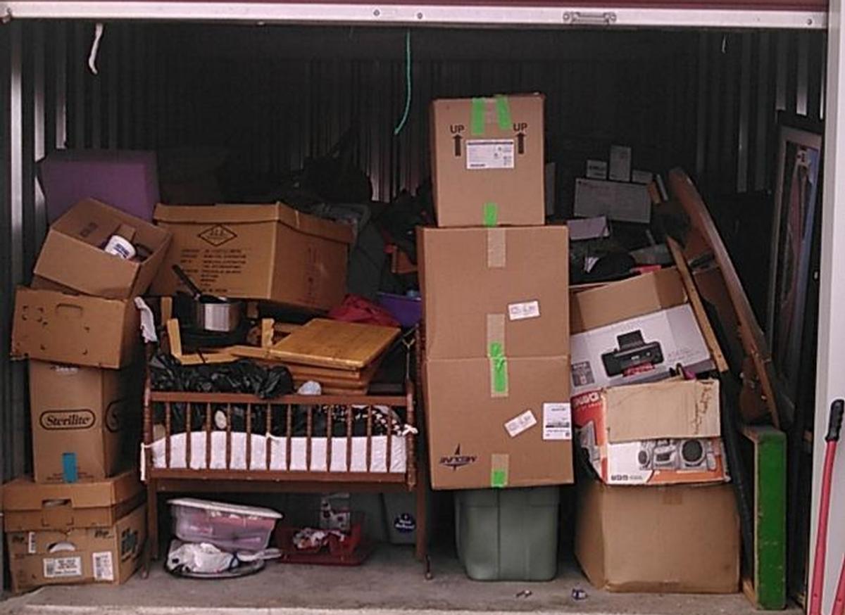 Storage Unit Auction 81642 Greenville Oh Selfstorageauction Com Greenville Self Storage Auction 81642 Image Bedding Books Bo Clothing