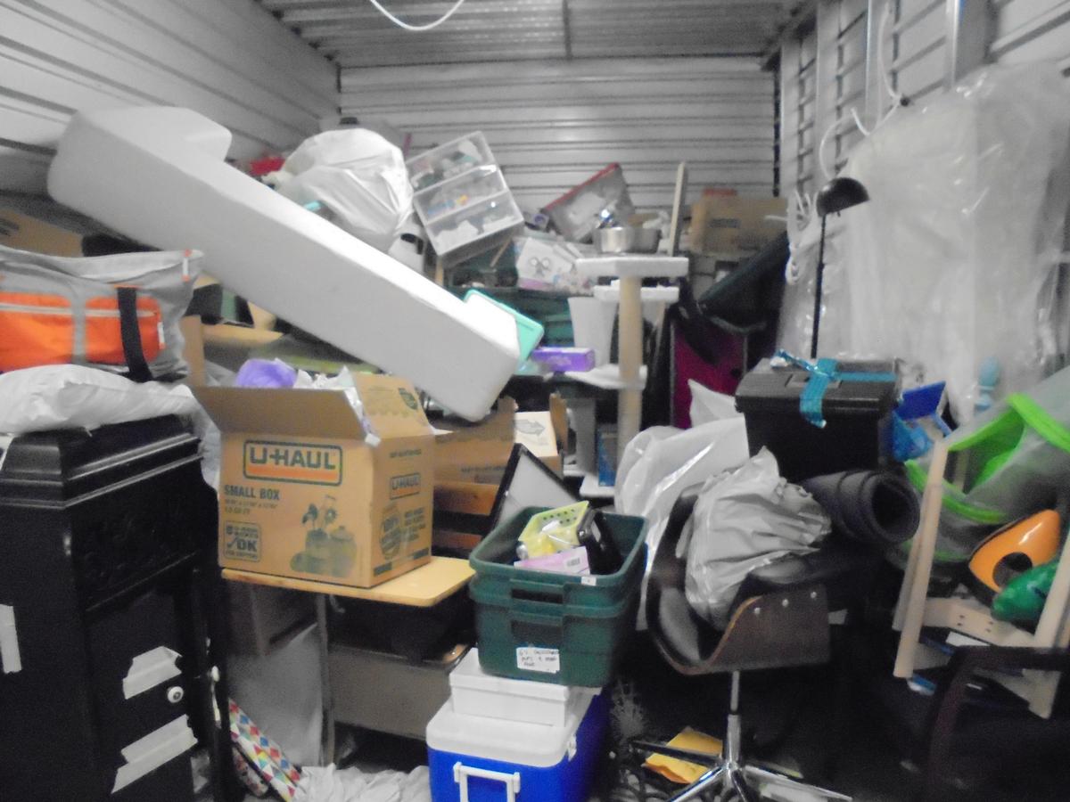 Storage Unit Auction 88408 Santa Rosa Ca Selfstorageauction Com Storagepro Of Santa Rosa Ca Images Self Storage Auction 88408 Image 1 Bedding Bo Clothing Electronics