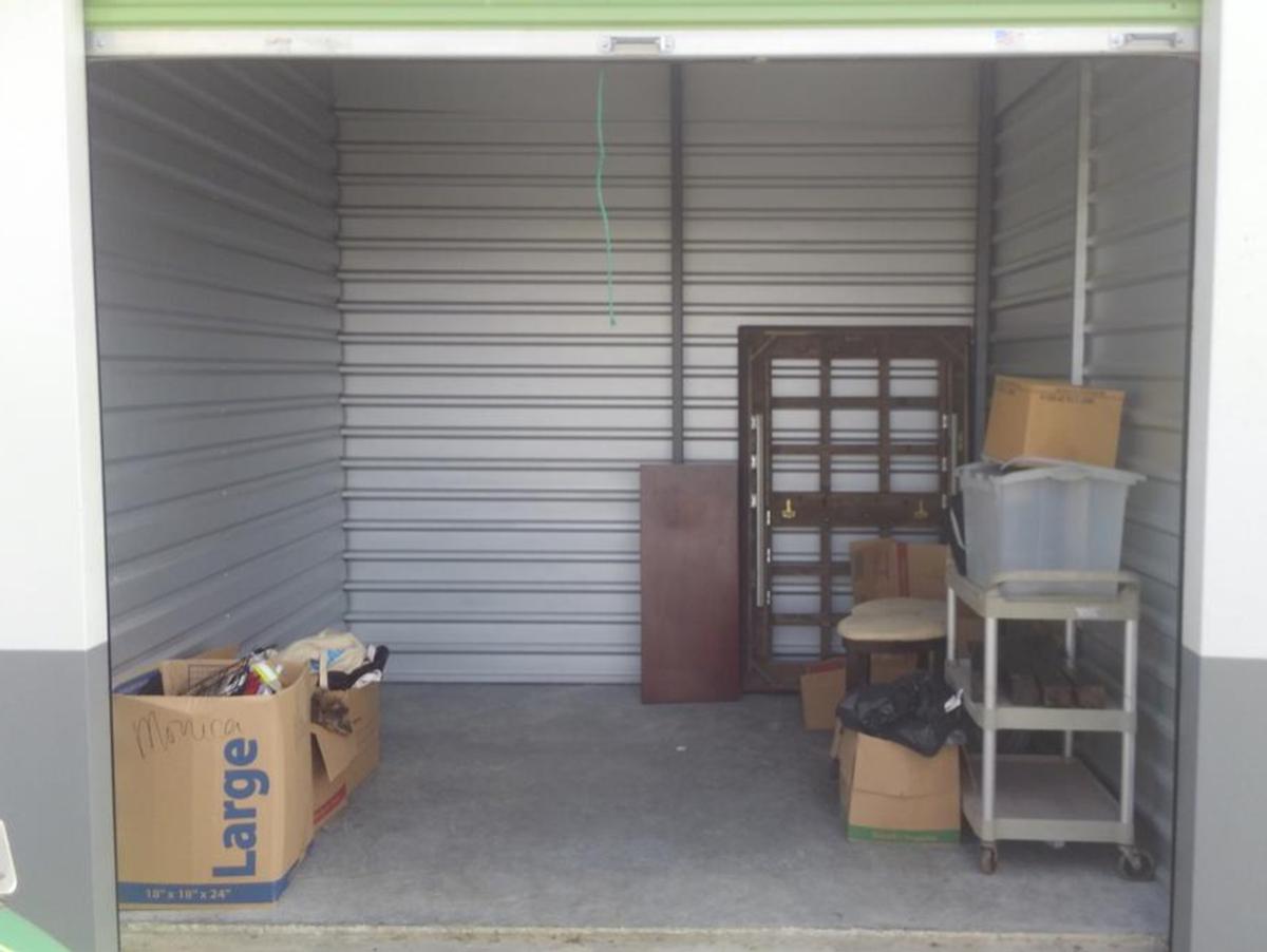 Storage Unit Auction Indianapolis Dandk Organizer